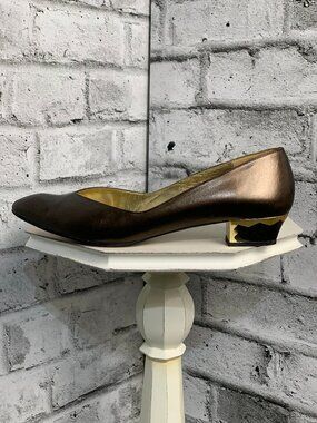 Vintage Roberto Capucci Pointy Toe Pump 8AA Brown Leather Gold Block Kitten Heel